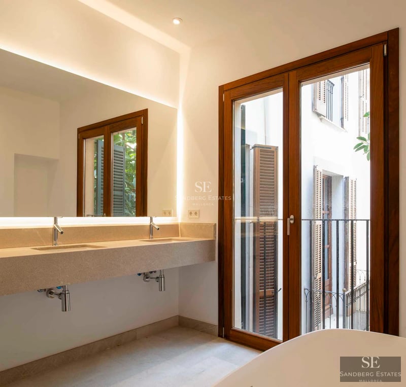 Exterior view of a modern house with a pool. Minimalist design, large windows, manicured gardens, and a sparkling pool.