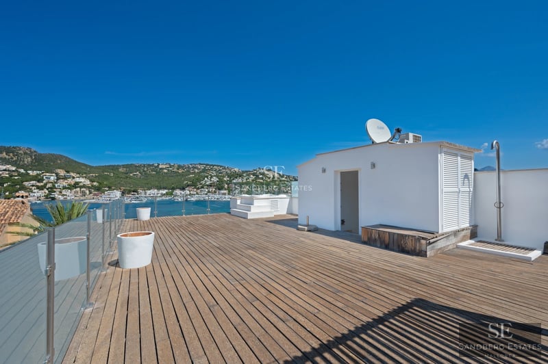 Image of a modern villa with infinity pool, spacious terraces and panoramic views. Minimalist design with luxury touches.