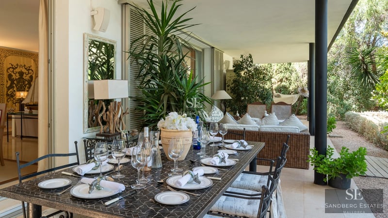 Modern exterior. Reflective swimming pool. Spacious terraces. Lush garden. Ambient lighting. Minimalist design.