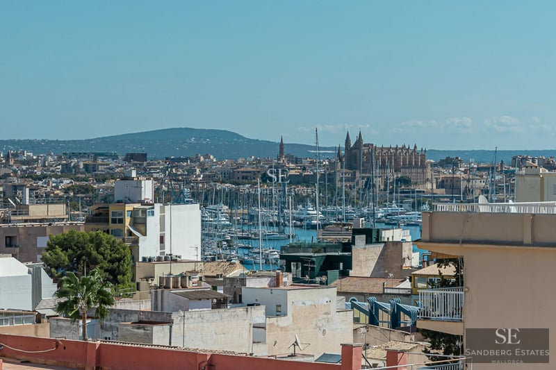 View of a luxurious villa with a pool, large windows, elegant terrace, and well-maintained garden. Modern design and high-quality finishes.