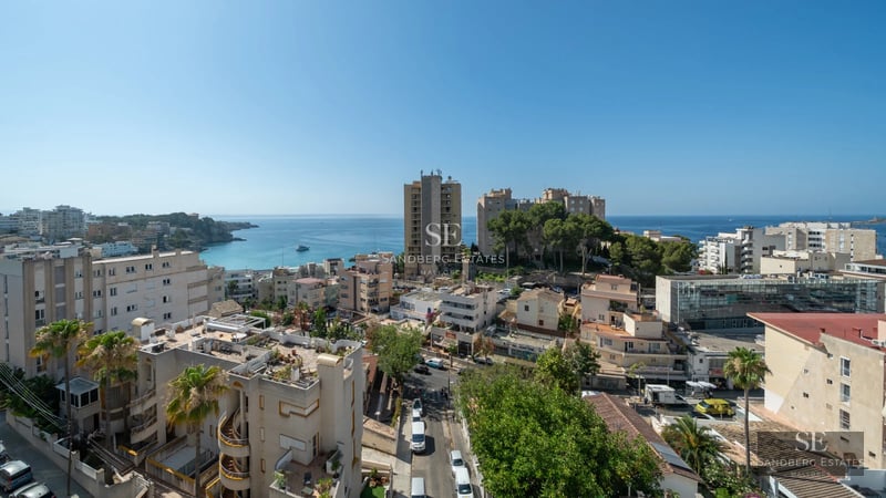 Exterior of modern villa with infinity pool, manicured lawn, and clear view. Minimalist architecture with large windows.