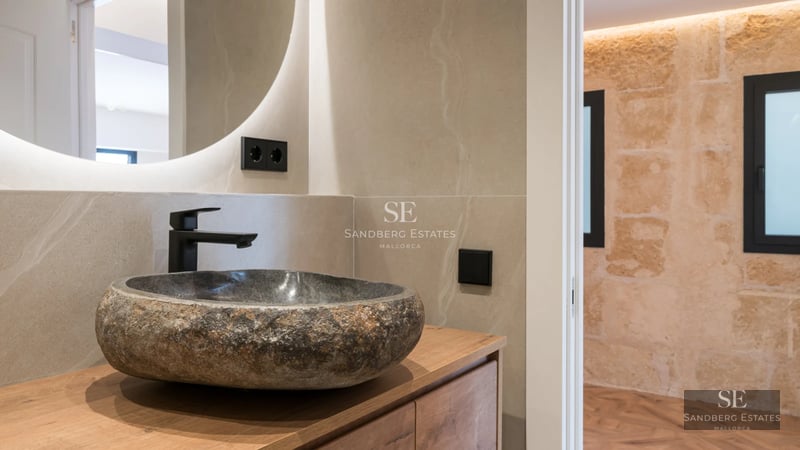 View of the infinity pool and garden of a modern villa featuring minimalist architecture and expansive windows capturing natural light.