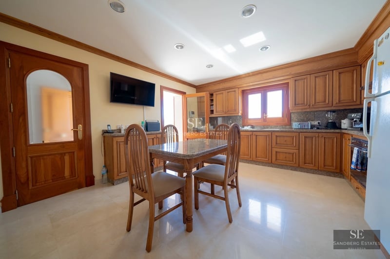 Exterior view of a modern home with pool, lush garden, and large windows. Contemporary and elegant design.