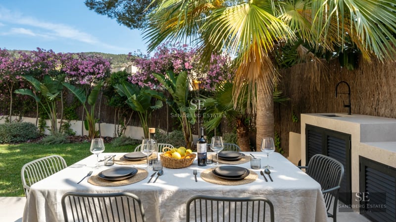 Exterior view of a modern villa with a pool, terrace, and garden. Minimalist architecture with large windows and high-quality finishes.