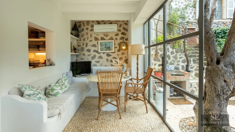 Exterior of a modern villa with infinity pool, lush garden, and spacious terraces. Elegant design and panoramic views.