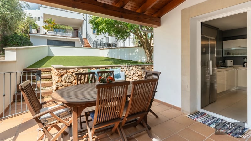 Panoramic view villa with infinity pool. Modern design, expansive terraces and lush garden. Ideal investment.