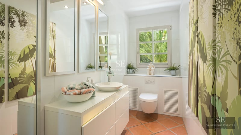 Expansive terrace with infinity pool, sun loungers, and panoramic views. Modern and elegant design. Ideal for relaxation and entertainment.