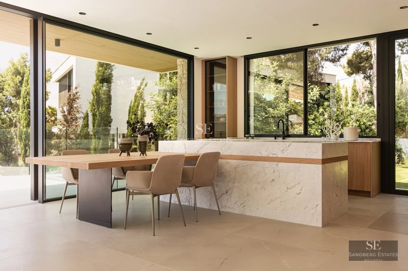 Exterior view of modern villa with infinity pool, lush garden and minimalist architecture. White facade with large windows.