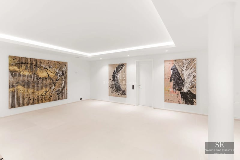 Image of modern villa with infinity pool, large windows, terrace, and lush garden. Minimalist design and high-quality finishes.