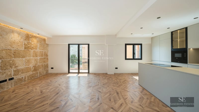 Exterior view of a modern villa with infinity pool, lush garden and spacious terraces. Clean and contemporary architectural design.