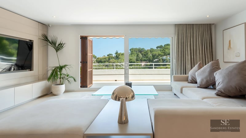 Exterior view of a modern villa with an infinity pool, expansive terraces, and lush gardens. Minimalist architecture with large windows.