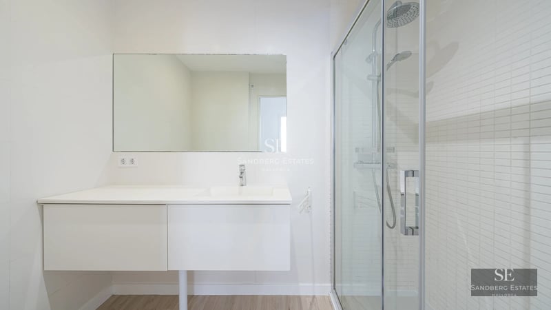 Exterior view of modern villa with pool. Minimalist architecture, large windows, manicured garden. Elegance and comfort.