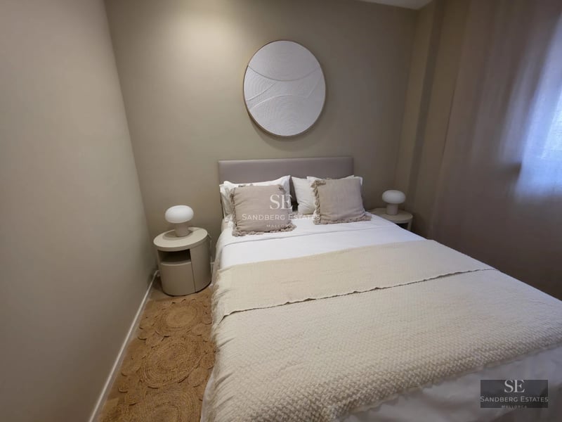 Exterior of modern villa with infinity pool. Minimalist architecture, expansive terraces, and lush garden. Natural lighting.