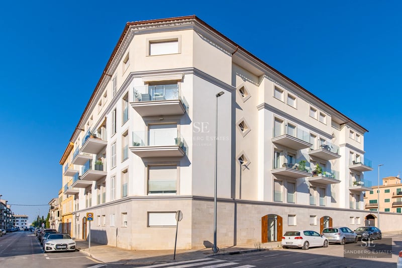 Exterior view of a modern house with a pool. Minimalist architecture, large windows, and manicured landscaping. Elegant design.