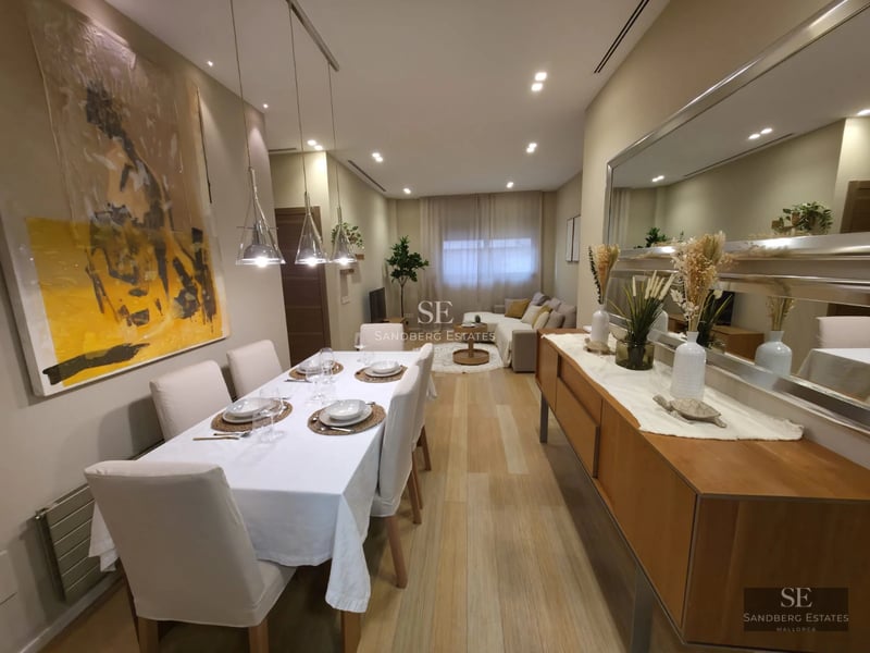 Image of infinity pool with panoramic views. Modern architecture with luxurious finishes. Lush vegetation.