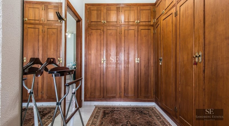 Exterior view of modern villa featuring infinity pool, expansive terraces, and lush gardens. Minimalist architecture and elegant landscaping.