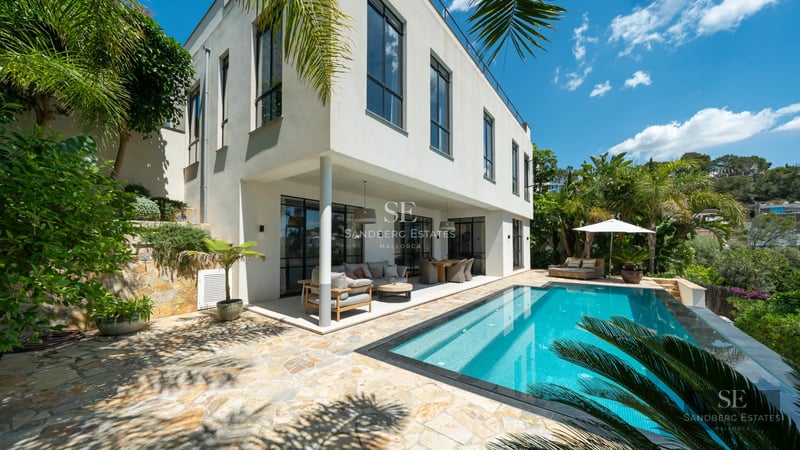 Spacious terrace with pool and panoramic views. Modern design with sun loungers and seating area. Ideal for relaxation and entertainment.