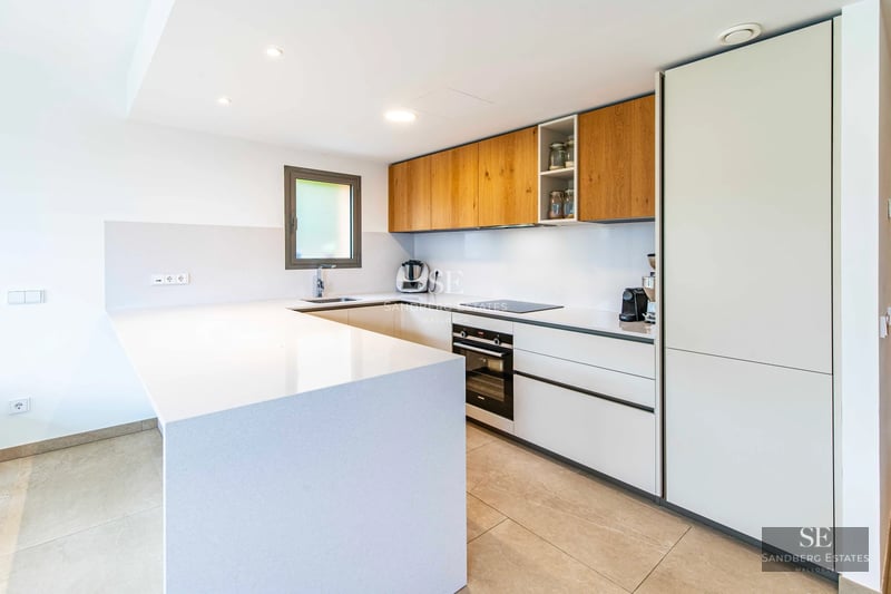 Exterior view of a modern villa with an infinity pool, lush garden, and large terrace. Minimalist architectural design with panoramic windows.