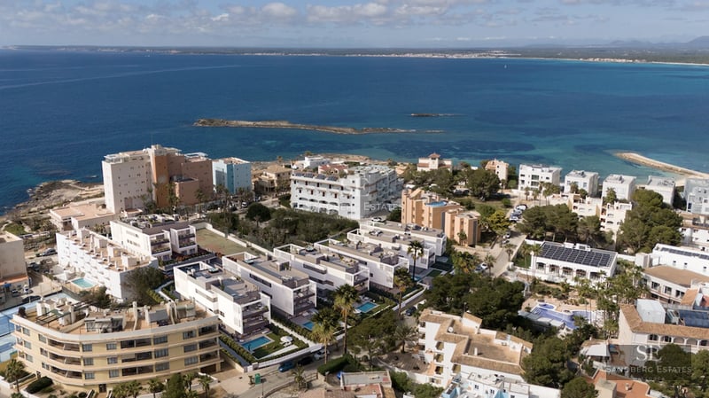 Exterior view of a modern villa with a pool. Minimalist design, large windows, manicured landscaping. Ambient lighting.