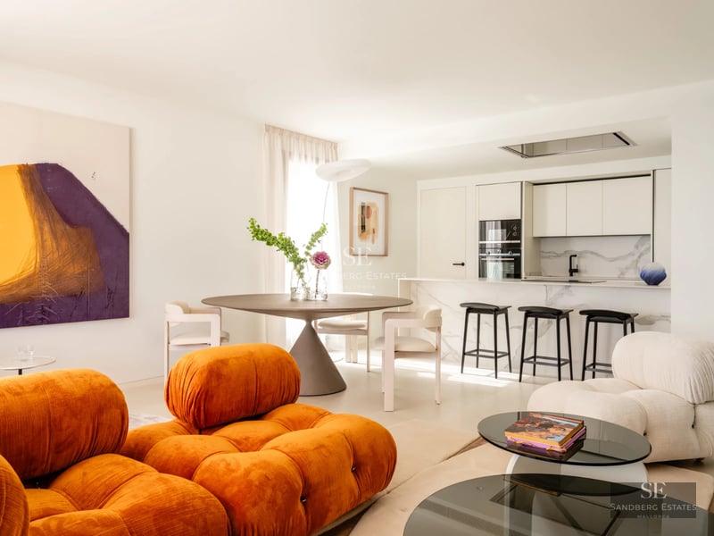 Exterior view of a modern villa with a pool, surrounded by greenery. Minimalist architecture, large windows and elegant design.