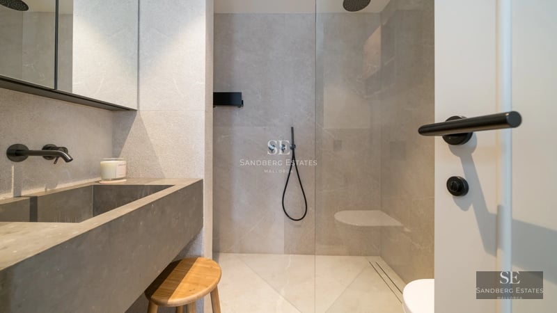 Exterior of a modern villa featuring an infinity pool, lush garden, and panoramic views. Clean and elegant architectural design.