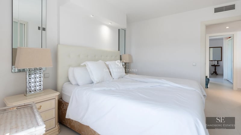 Spacious terrace with infinity pool and sea views. Modern design, wood flooring, and stylish furniture. Lush garden.