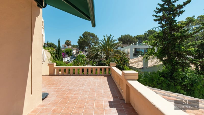 Modern facade with large windows, infinity pool, and lush garden. Minimalist architecture with clean lines.