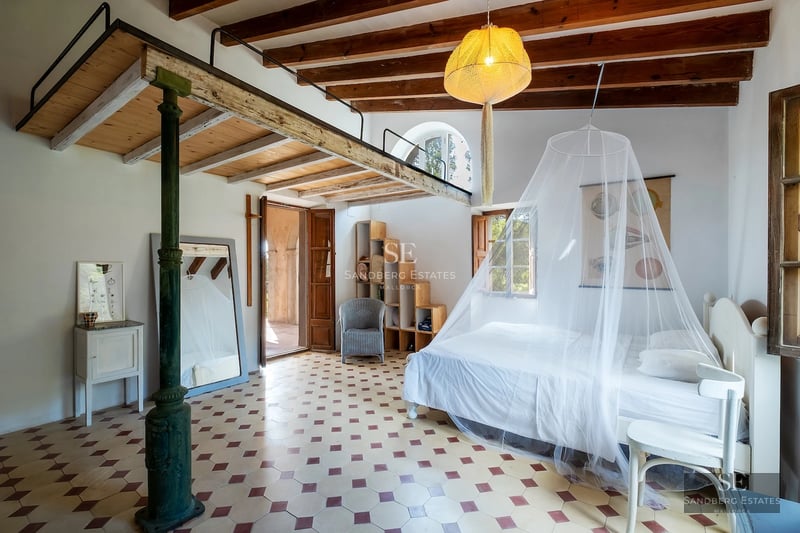 Spacious balcony with sea view, glass railing, modern furniture, and awning. Ideal space to relax and enjoy the scenery.