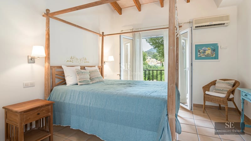 Exterior view of modern villa featuring an infinity pool, lush garden, and expansive terraces. Minimalist and elegant architecture.