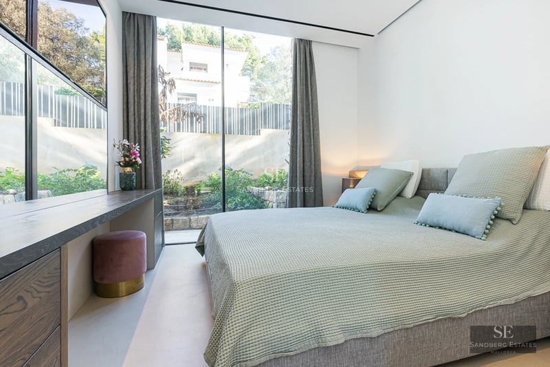 Spacious balcony with panoramic sea views. Modern and stylish furniture. Perfect for relaxing and enjoying the surroundings.