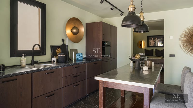 Villa with pool, modern architecture and panoramic views. Large windows, natural lighting, and landscaped grounds.