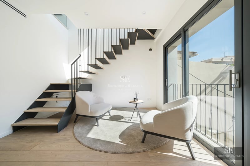 Exterior view of a modern villa with an infinity pool and lush garden. Minimalist architectural design, expansive windows.