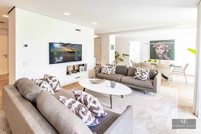 Spacious terrace with swimming pool, sea view. Modern design, elegant furniture, natural lighting. Ideal space for relaxing and enjoying.