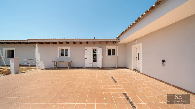 Exterior view of a luxurious villa with an infinity pool and spacious terraces overlooking the sea. Modern and elegant architecture.