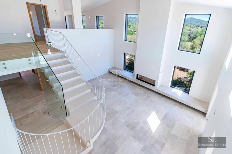 Exterior view of a modern villa with infinity pool, large windows, and lush garden. Minimalist architecture with luxury touches.