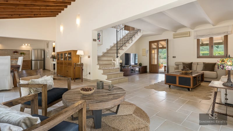 Exterior view of a modern villa featuring an infinity pool. Showcases minimalist design, large windows, and landscaped grounds.