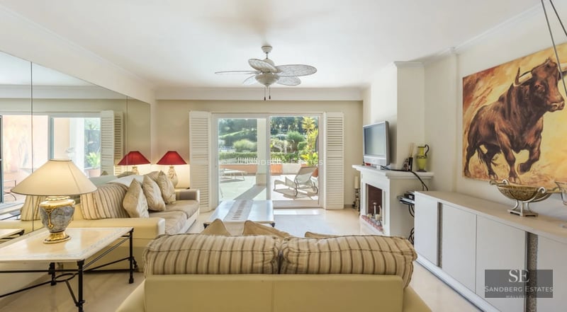 Modern terrace with an infinity pool and panoramic sea views. Elegant furniture and minimalist design.