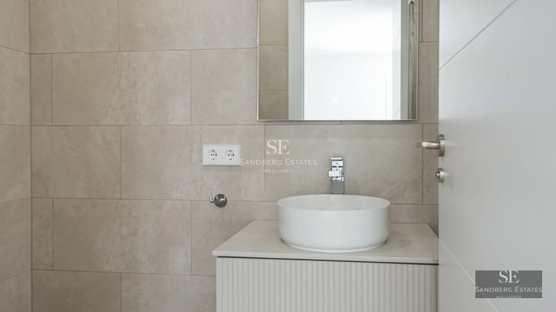 Expansive terrace with infinity pool. Modern design, panoramic views. Elegant outdoor furniture. Lush vegetation.