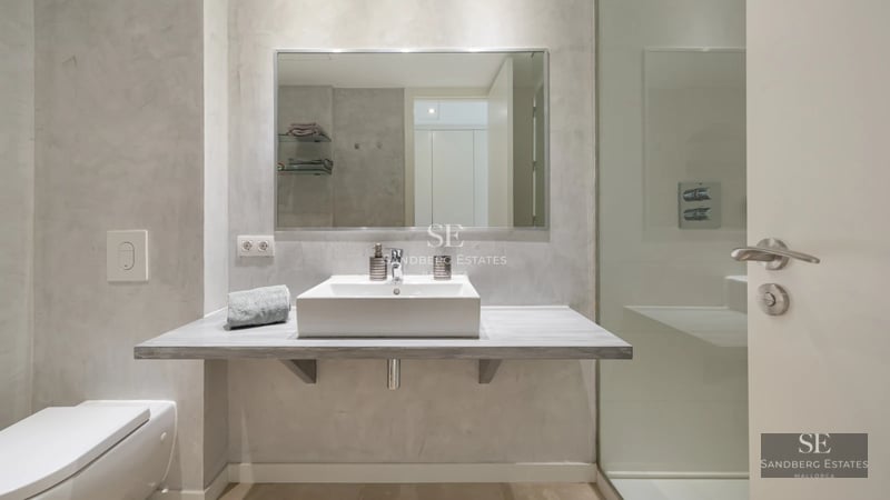 Modern terrace with infinity pool and panoramic views. Minimalist design with large windows and elegant furniture.