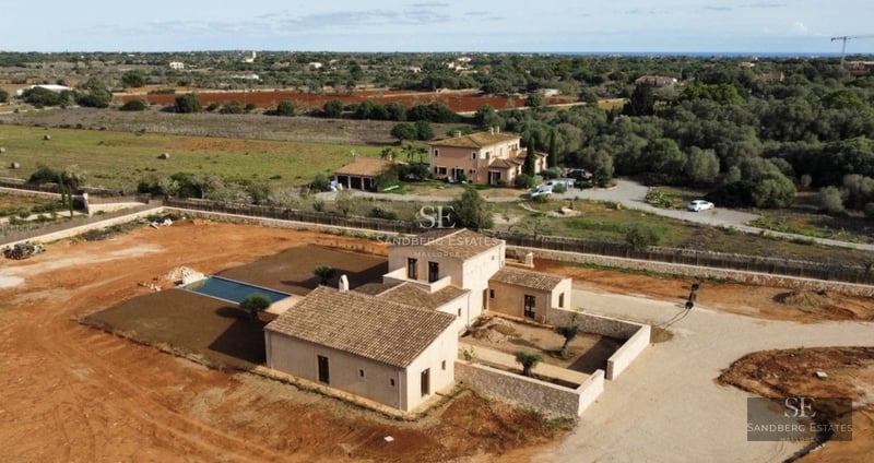 Exterior view of modern villa with infinity pool, spacious terraces and lush vegetation. Minimalist architecture with large windows.