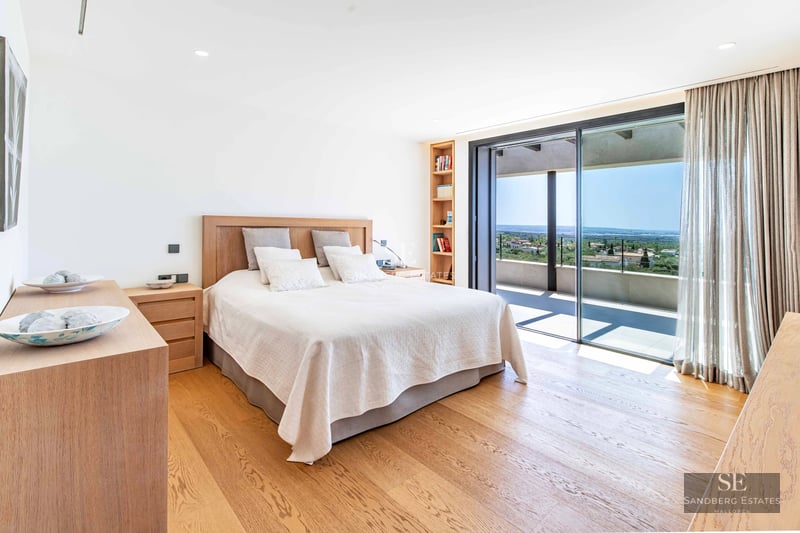 Modern penthouse with infinity pool, balcony with sea view, and elegant furniture. Contemporary and bright design.