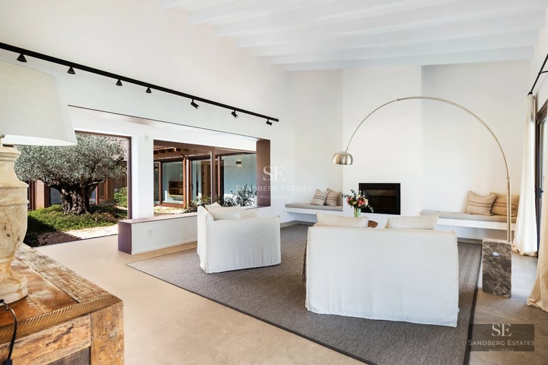 Exterior view of a luxurious modern villa featuring a pool, garden, and expansive terraces. Minimalist design and high-quality finishes.