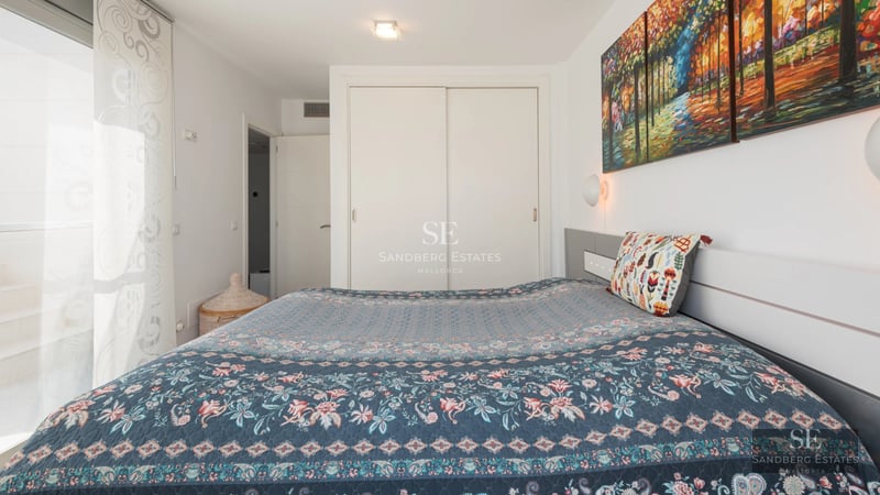 Exterior view of a modern villa with a swimming pool. Sleek, minimalist design. Large windows, natural stone and lush vegetation.