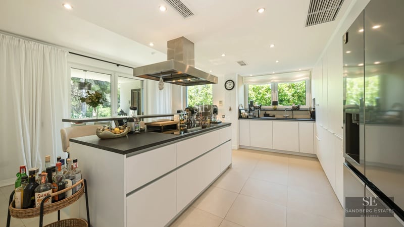 Expansive terrace with infinity pool, panoramic sea views. Minimalist design, luxurious finishes, and modern furniture.