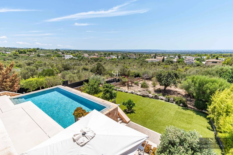 Infinity pool view. Modern design, recessed lights, and large relaxation area.