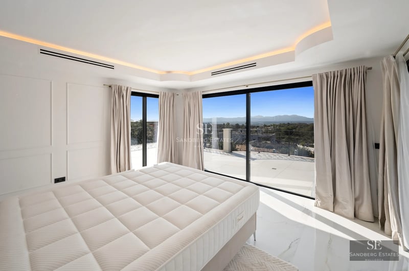 Exterior view of a modern villa featuring an infinity pool, large windows, and a lush garden. Minimalist and elegant architecture.