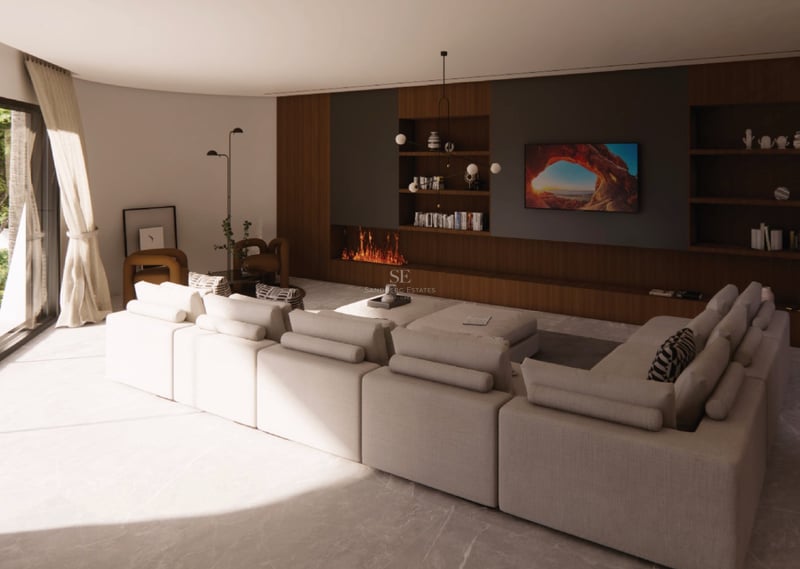 Espace de vie moderne avec canapé modulaire, mur en boiseries, cheminée intégrée et finitions en marbre.