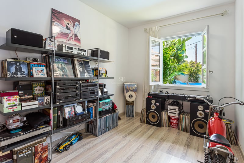 Exterior view of a modern villa featuring an infinity pool, lush garden, and expansive open spaces. Minimalist architectural design.